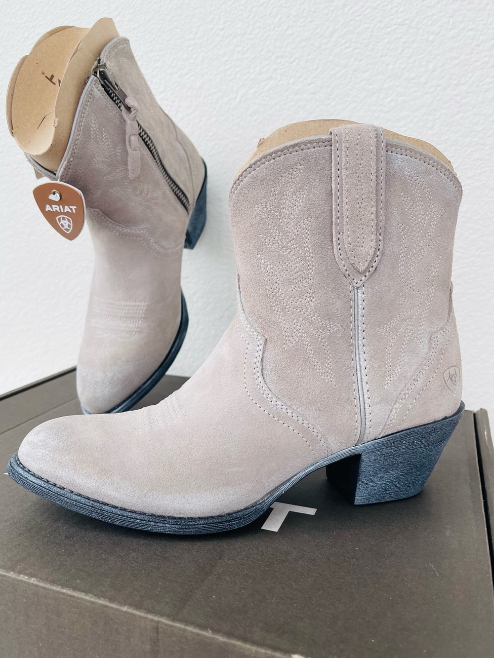 New! Ariat Harlan Western Boot 
Women’s Size 8.5

Granite Grey Suede